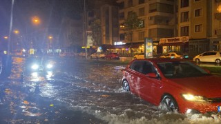 Balıkesir’de sağanak hayatı olumsuz etkiledi