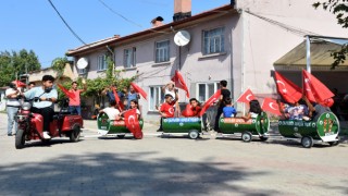 Bursa’da varillerden yapılan ”tren” kırsal mahallede çocukların yaz eğlencesi oldu