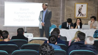 Tekirdağ’da ”Dezenformasyon yasasının hukuksal getirisi” semineri düzenlendi