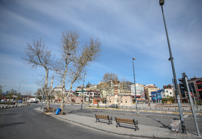 Sokağa çıkma kısıtlaması ikinci gününde Üsküdar Meydanı