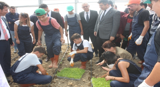 Edirne Valisi Kırbıyık Keşan’da öğrencilerle fide dikti