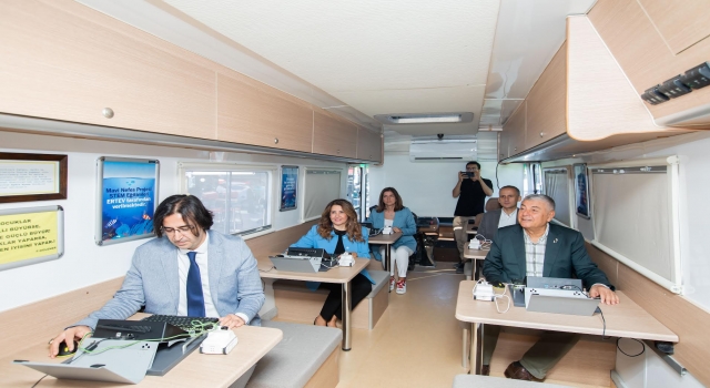 Mavi Nefes Projesi Eğitim Otobüsü’nün 2. yılında ilk durağı Sarıyer oldu