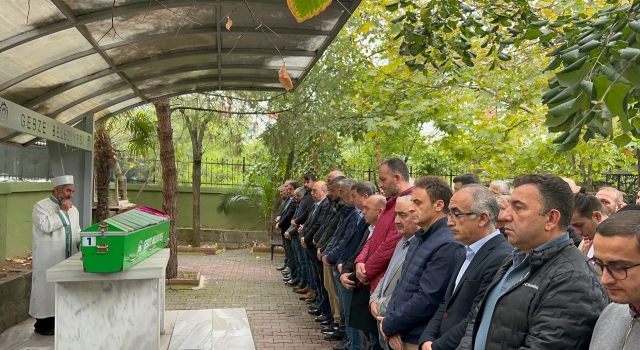 Kocaeli’de evde çıkan yangında hayatını kaybeden genç kız toprağa verildi