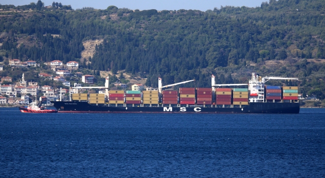 Çanakkale Boğazı’nda makine arızası yapan gemi limana çekildi