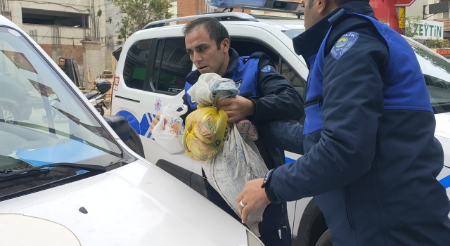 Bursa’da zabıta ekiplerine mukavemette bulunan dilenci polis tarafından gözaltına alındı