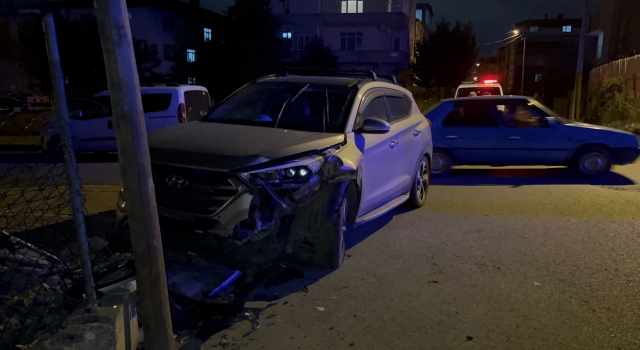 Kocaeli’de telefon direğine çarpan cipin sürücüsü yaralandı