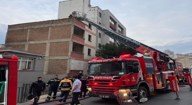 Beyoğlu’nda metruk binada çıkan yangın söndürüldü