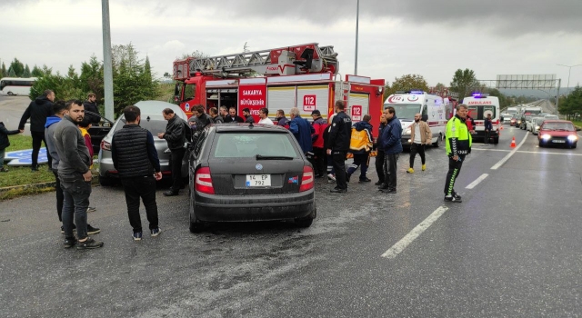 Sakarya’da 2 otomobilin çarpıştığı kazada 7 kişi yaralandı