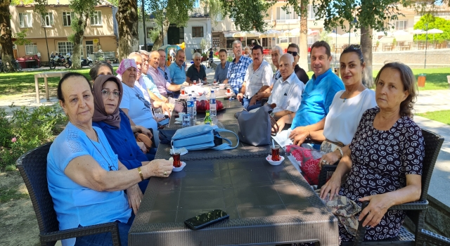 İznik’te ilkokul arkadaşları 50 yıl sonra sınıf öğretmeniyle buluştu