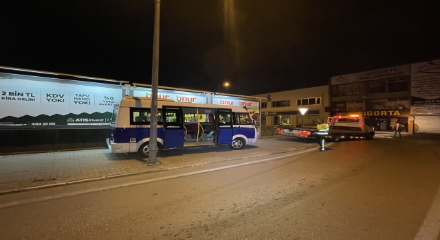 Bursa’da polisin ”dur” ihtarına uymayıp kaçmaya çalışan minibüs sürücüsü kovalamaca sonucu yakalandı