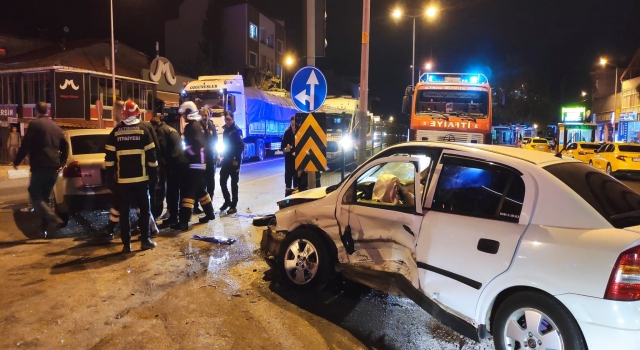 Yalova’da trafik kazasında 4 kişi yaralandı