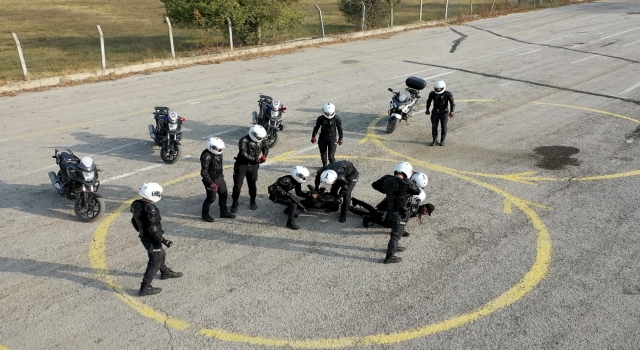 Edirne’de kursu tamamlayan Motosikletli Yunus Timi gösteri yaptı 