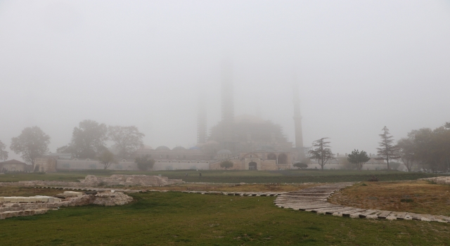 Edirne’de tarihi yapılar sis altında kaldı