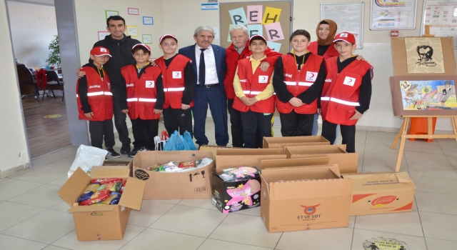 Karamürselli öğrencilerden Türk Kızılayın yardım kampanyasına destek