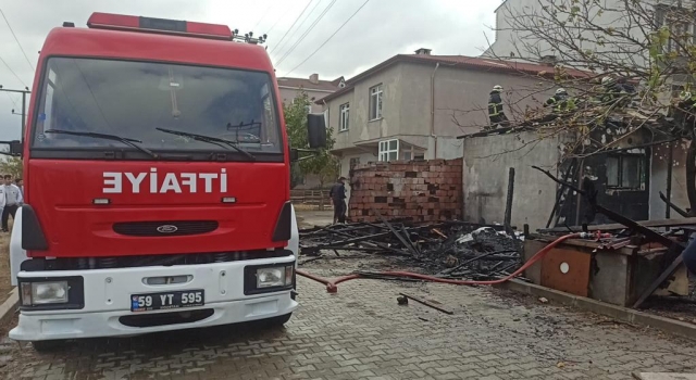 Tekirdağ’da kömürlükte başlayıp yanındaki eve sıçrayan yangın söndürüldü