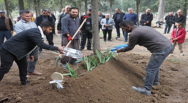 Yunanistan’da vefat eden Türk işçi, 40 gün sonra memleketi Balıkesir’de defnedildi