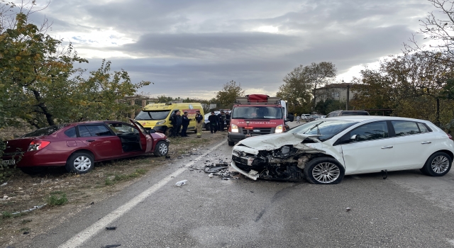 Bursa’da iki otomobilin çarpıştığı kazada bir kişi yaralandı