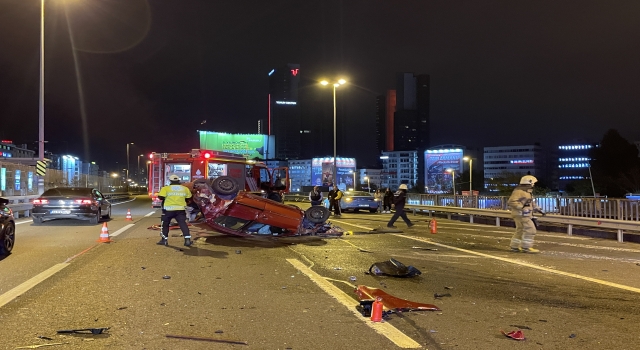 Şişli’de bariyerlere çarpıp ters dönen otomobilin sürücüsü yaralandı