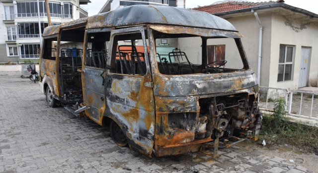 Tekirdağ’da seyir halindeyken yanan öğrenci servisi kullanılamaz hale geldi