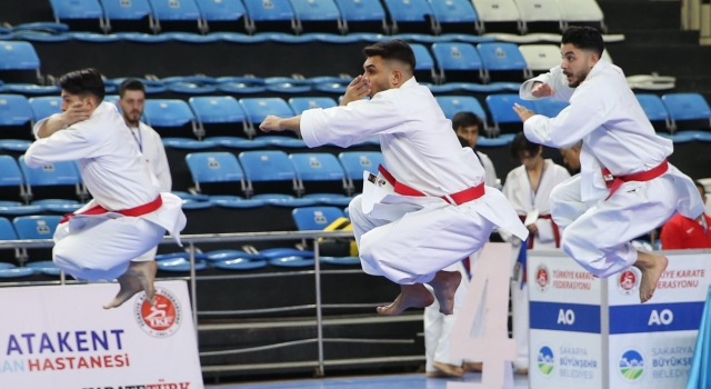 Türkiye Kulüplerarası Büyükler Takım Karate Şampiyonası, Sakarya’da sürüyor