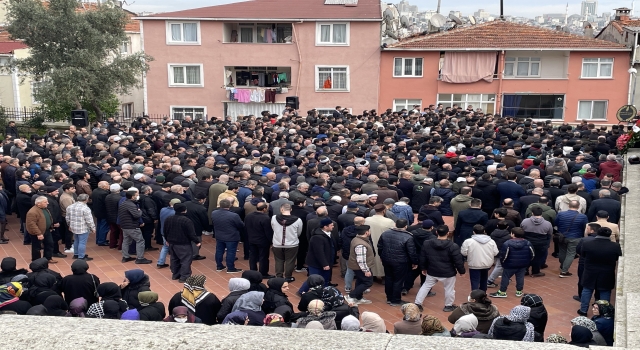 GÜNCELLEME Beyoğlu’nda polisler tarafından kazara vurulup ölen kadın toprağa verildi