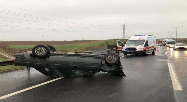 Tekirdağ’da devrilen otomobilin sürücüsü yaralandı