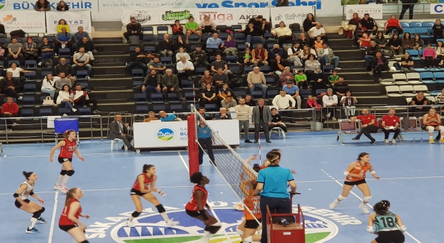 Sakarya Voleybol, AVR Atletik’i 30 mağlup etti