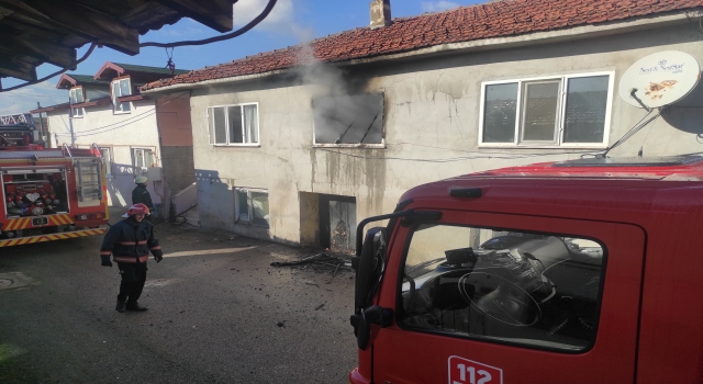 Sakarya’da bir ev yangında hasar gördü