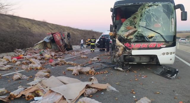 Tekirdağ’da otobüsle kamyonun çarpışması sonucu 1 kişi öldü, 3 kişi yaralandı