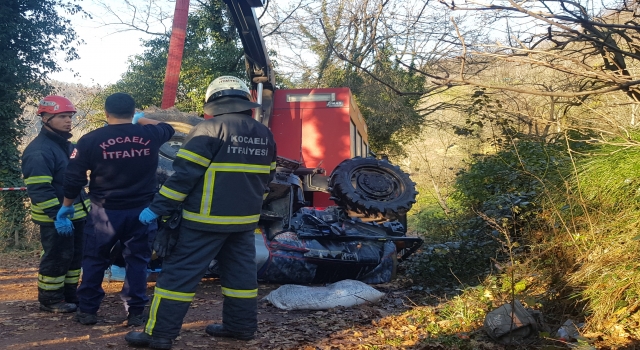 Kocaeli’de devrilen traktörün altında kalan sürücü öldü