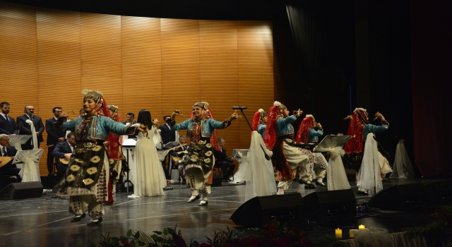 TRT sanatçıları Mustafa ve Müslüm Eke Bursa’da konser verdi