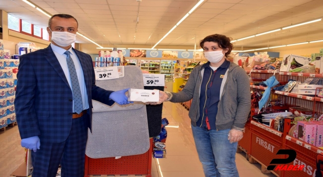 Bilecik'te marketlere maske dağıtıldı