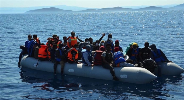 Yunan sahil güvenliğinin Türk kara sularına ittiği sığınmacılar kurtarıldı