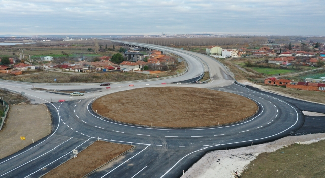 Edirne Valisi Kırbıyık, Pazarkule Sınır Kapısı’nın yapımı süren bağlantı yolunda incelemelerde bulundu