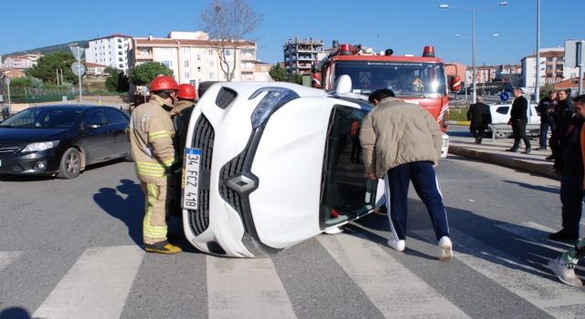 Pendik’te iki otomobilin çarpıştığı kazada 1 kişi yaralandı