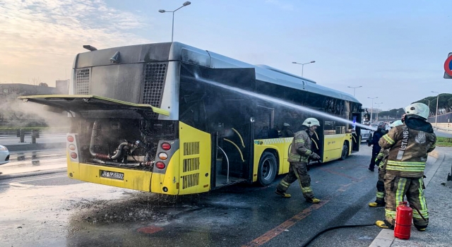 Sarıyer’de İETT otobüsünün motor kısmında çıkan yangın söndürüldü