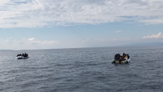 Yunan sahil güvenliğince Türk kara sularına itildikleri iddia edilen sığınmacılar kurtarıldı