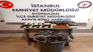 İstanbul’da bir markette 3 ruhsatsız tabanca bulundu