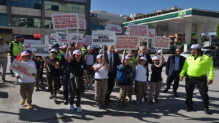 Bursa ve çevre illerde ”Hayata saygı duruşu” için yaya geçitleri kırmızıya boyandı 