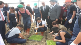 Edirne Valisi Kırbıyık Keşan’da öğrencilerle fide dikti