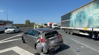 Kocaeli’de tırla çarpışan otomobilin sürücüsü yaralandı