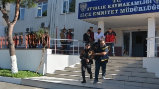 Polis olduklarını söyleyip 700 bin lira dolandırdılar