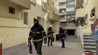 Gebze’de apartmanın çatısında çıkan yangın söndürüldü