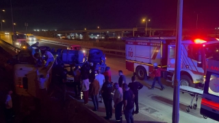 Kocaeli’de devrilen tırın sürücüsü yaralandı