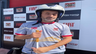 Otomobil sporları tutkunu iki engelli, yarış pistinde sürüş deneyimi yaşadı