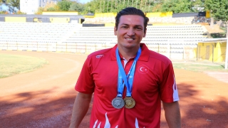 Tekirdağlı tenis antrenörü başarısını atletizmde de Balkan şampiyonu olarak gösterdi