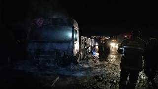 BursaAnkara kara yolundaki yangında tır kullanılamaz hale geldi