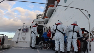 Çanakkale Boğazı’ndan geçen yolcu gemisinde rahatsızlanan 2 kişi hastaneye kaldırıldı