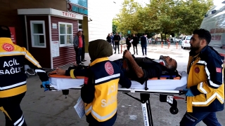 İnegölYenişehir yolunda şarampole devrilen minibüsün sürücüsü yaralandı