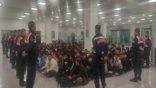 Sınır dışı edilecek 227 Afganistan uyruklu Kırklareli’nden gönderildi